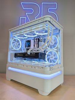 RTX 5070ti // Ryzen 9800x3D // 32GB DDR5 // 2TB Gen4 NVMe // WiFi