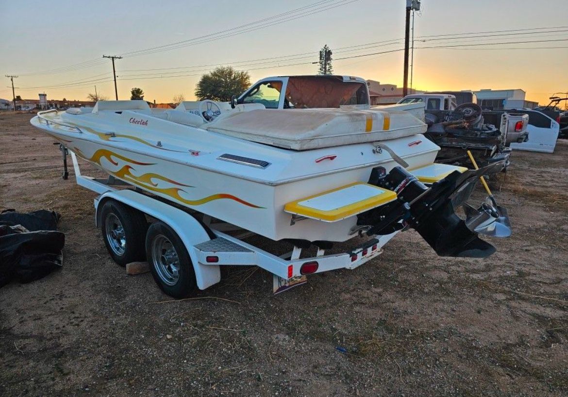 2004 Cheetah 21 Foot Boat