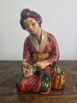 Vintage Geisha Figurine