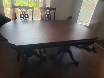 Nice Older Dining Table With Chairs.