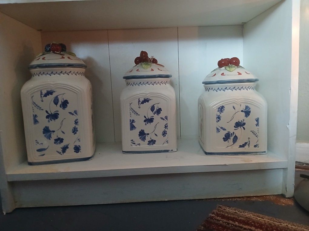 Beautiful Canester Set