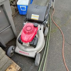 Honda Lawn Mower, Runs Good, Self Propell Works Great. $ 250