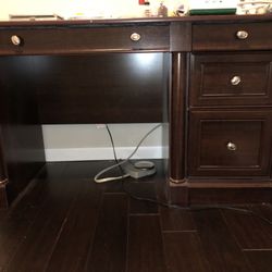 Office Desk with 4 Drawers & Free Chair