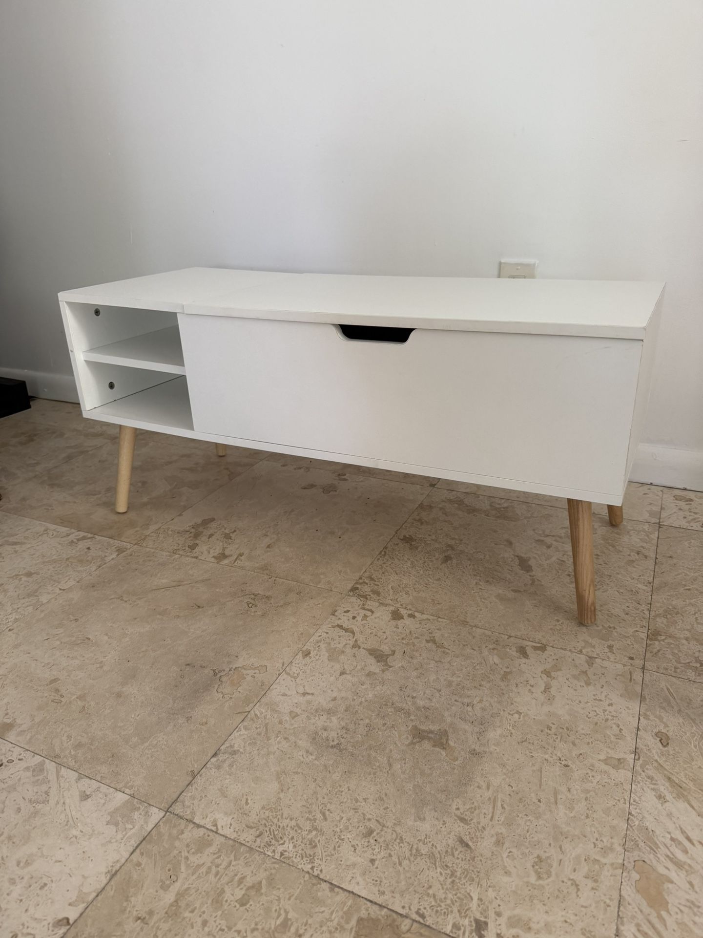 Lift coffee table with hidden compartment