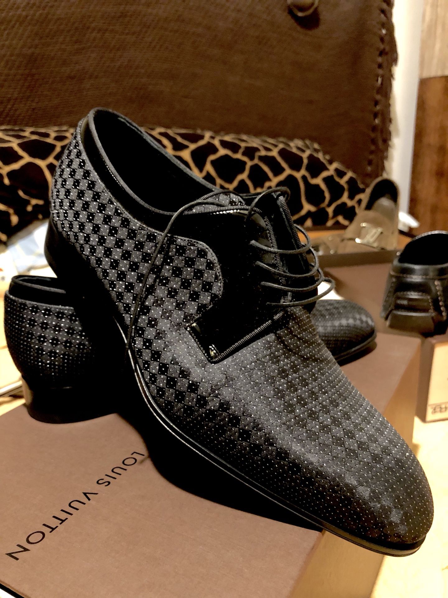 LV Louis Vuitton men shoes.. 7 1/2 very nice formal/casual for Sale