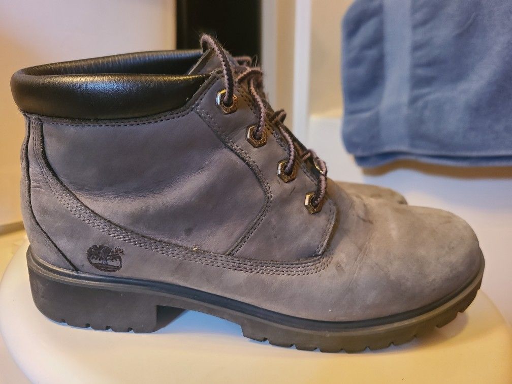 Woman's size 9 Gray timberlands Good Shape