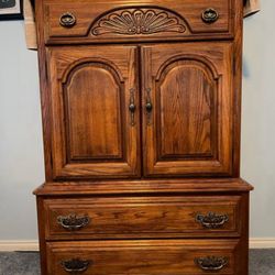 Beautiful Solid Oak Bedroom Set – $800 (Queen Size)