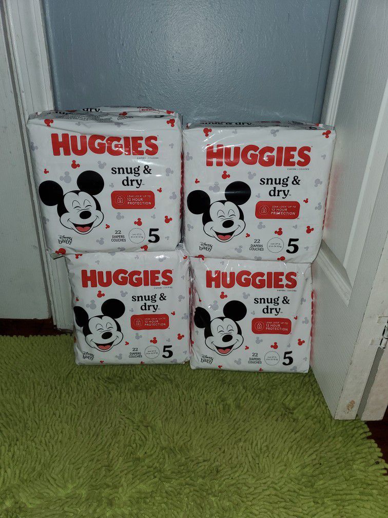 4 Jumbo Pack Huggies Snug & Dry #5(22 Diapers)