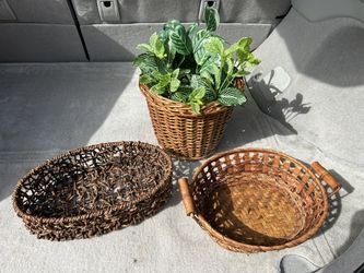 3x Decorative Wicker Baskets 🧺