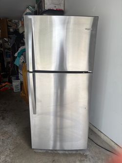 WHIRPOOL 30 INCHES REFRIGERATOR TOP FREEZER TRABAJA BIEN