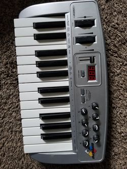 Classic midiman oxygen 8 keyboard