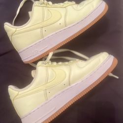 Nike Air Force One Women’s Size 7.5 luminous green