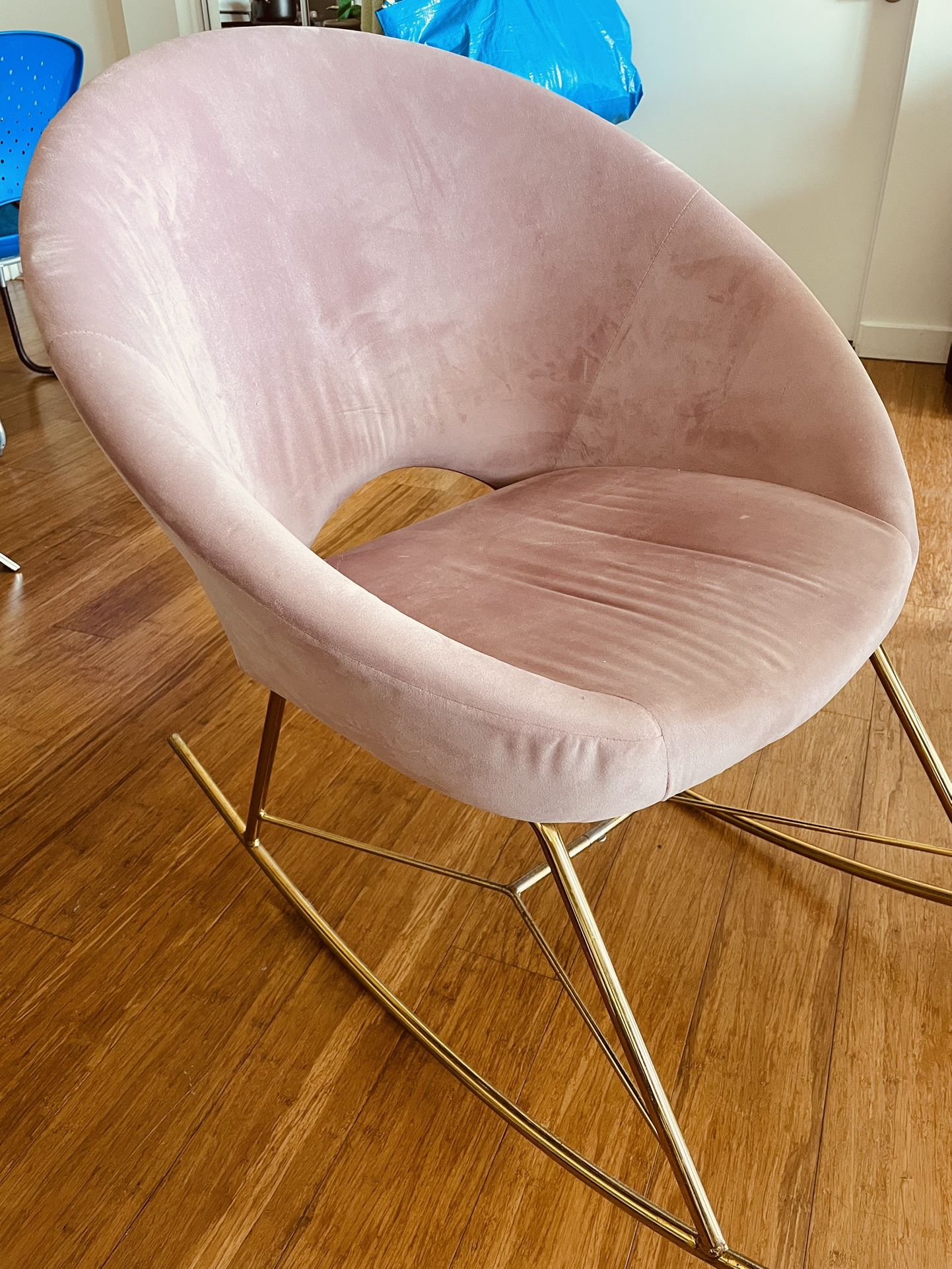 Coaster pink rocking chair