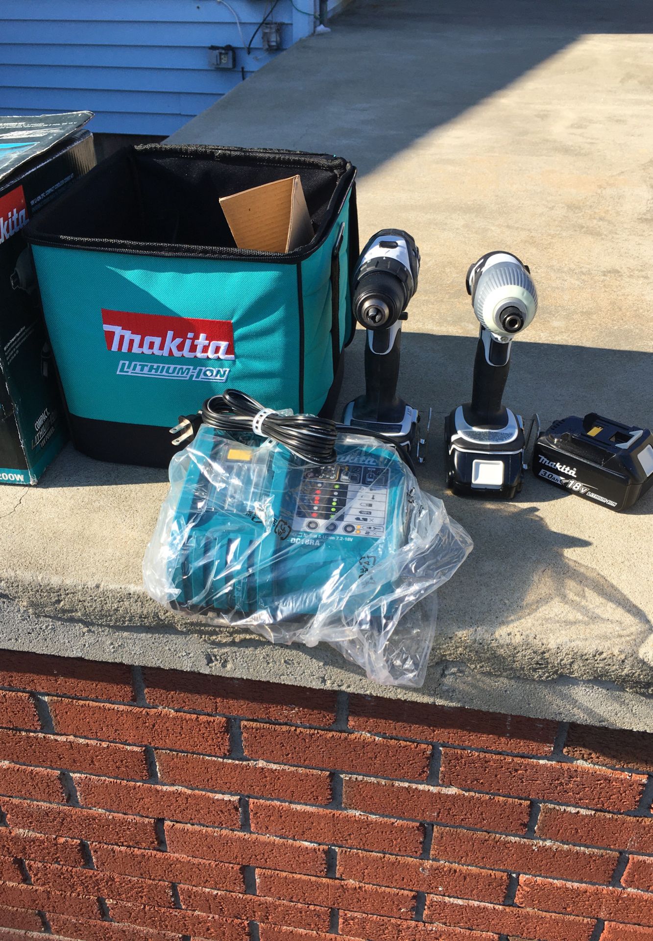 Makita drill and impact and three batteries and charger it new