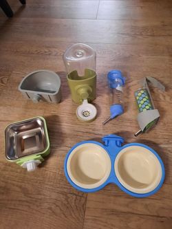 Pet Food and Water Dishes Lot of 6