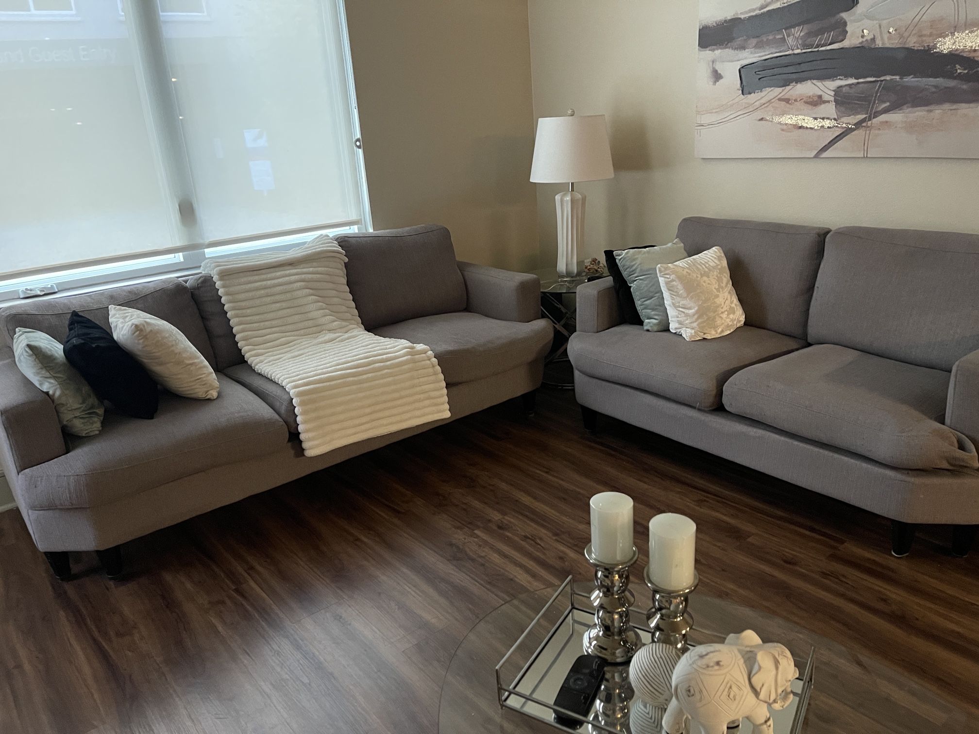 Vendo Juego De Sala, Un Mueble Cuenta Con Una Pequeña Mancha