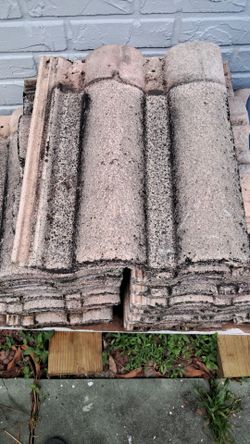 Roofing tiles / tejas