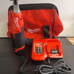 MILWAUKEE 3/8" RATCHET WITH BATTERY & RAPID CHARGER 
