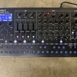 Roland SH-4d Synthesizer – Like New w/ Cables