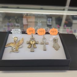 14k 10k Gold Pendant Different Grams Different Prices Layway Available 10% Down If You Interested Please Make Sure You Ask For Maribel Thank You 