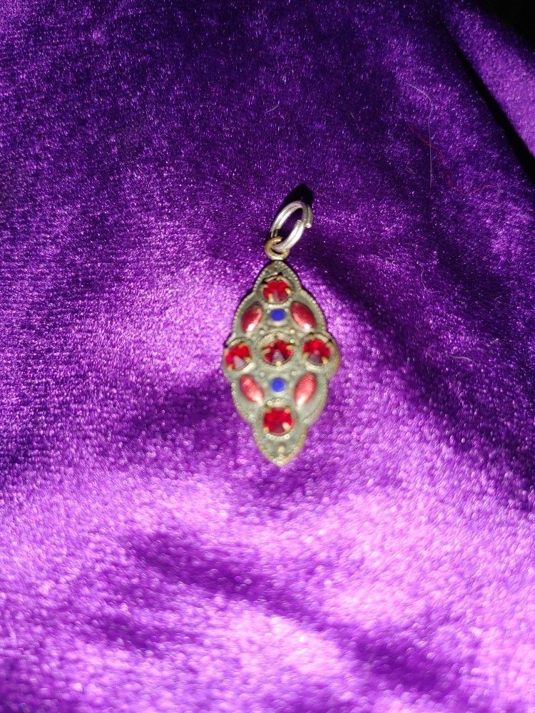 Vintage Finely Decorated Pendant Charm. 5 Red Stones ( Garnet ) ? 4 Carbochon stoned Embellish this Beautiful In Brass.