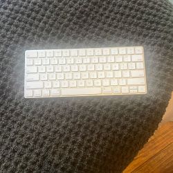 Apple Magic Keyboard (lightning charge)