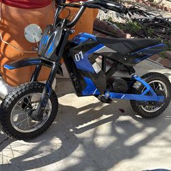 Small electric motorcycle