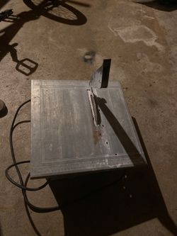 Wet tile saw machine for small work (like backsplash ) Used a couple of times