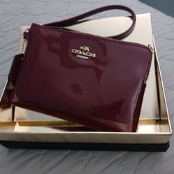 BRAND NEW COACH WRISTLET IN THE BOX......😁😊😍