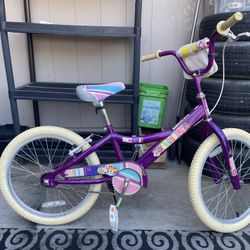 Girls Diamondback Bike(20’)