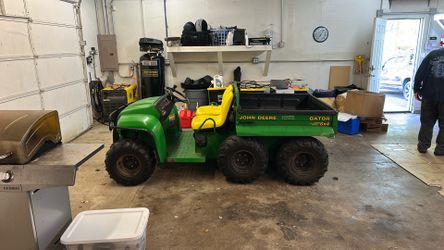 2004 John Deere gator 6 x 4