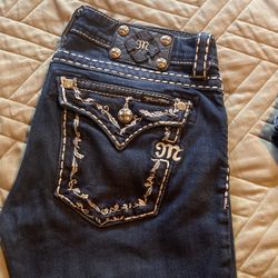 Miss mi Usado En Buenas Condiciones Y Rock Revival Usado En Buenas Condiciones Y Los De Más Son Old Navy Y Los Otro También Usados Y En Buenas Condici