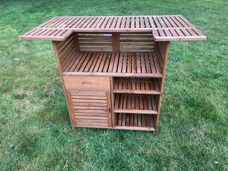 Outdoor bar + 2 stools