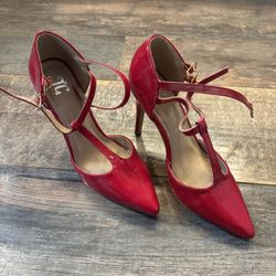 Red Pumps