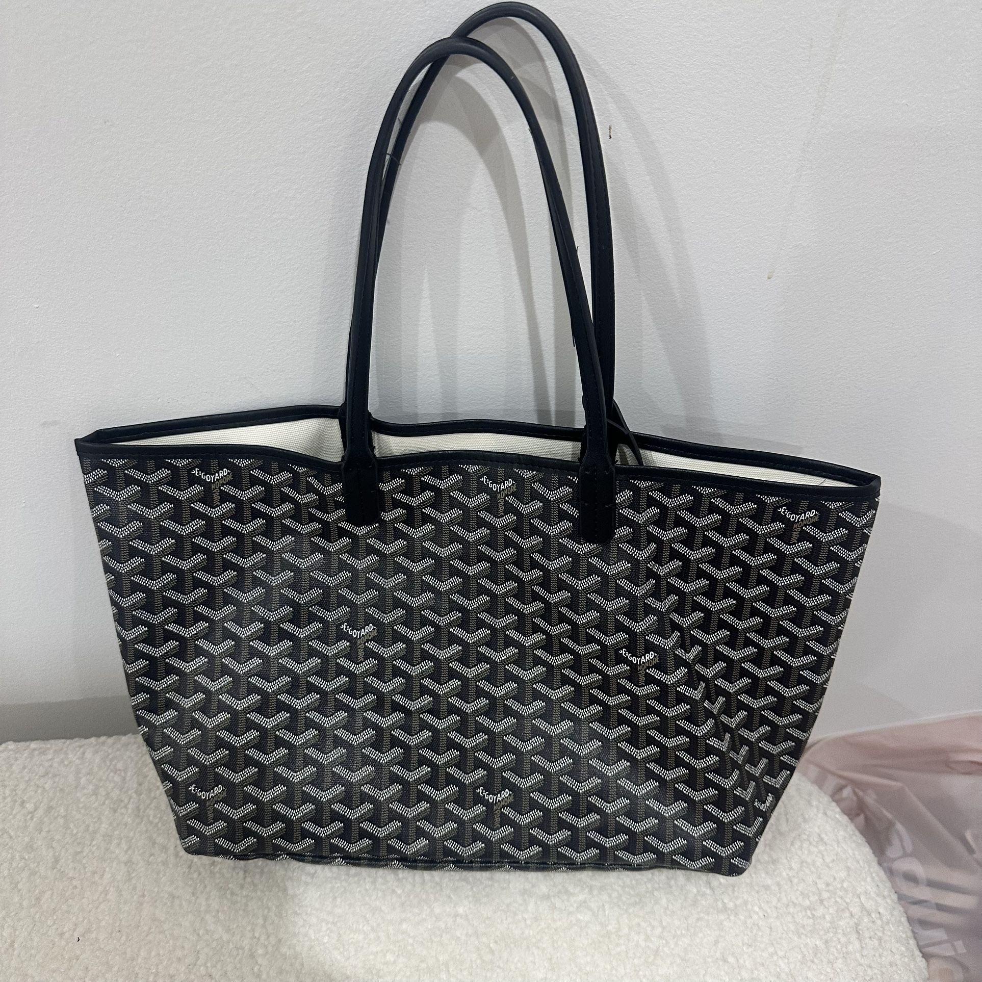 Black and gray anagram tote