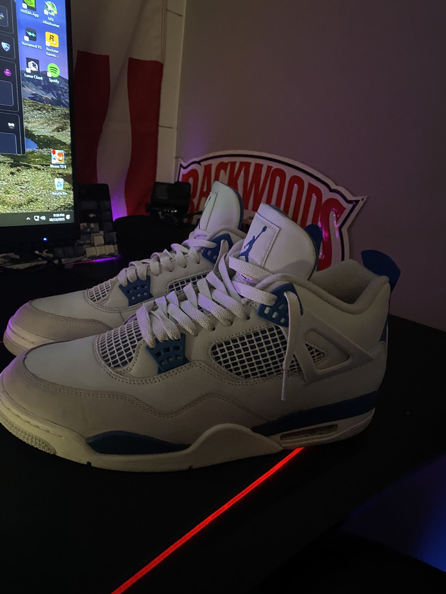 Jordan 4 University Blues