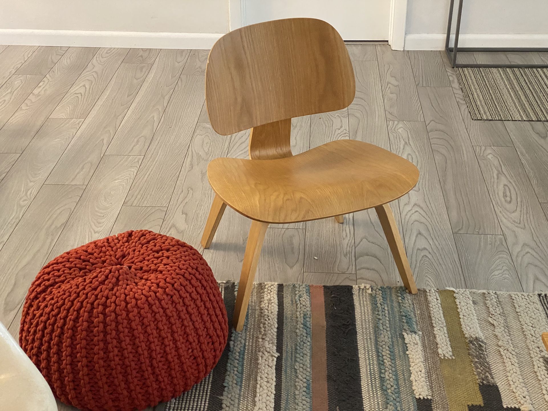 Eames Plywood Lounge Chair Replica