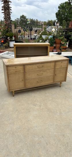 Mid Century Hutch / Buffet
