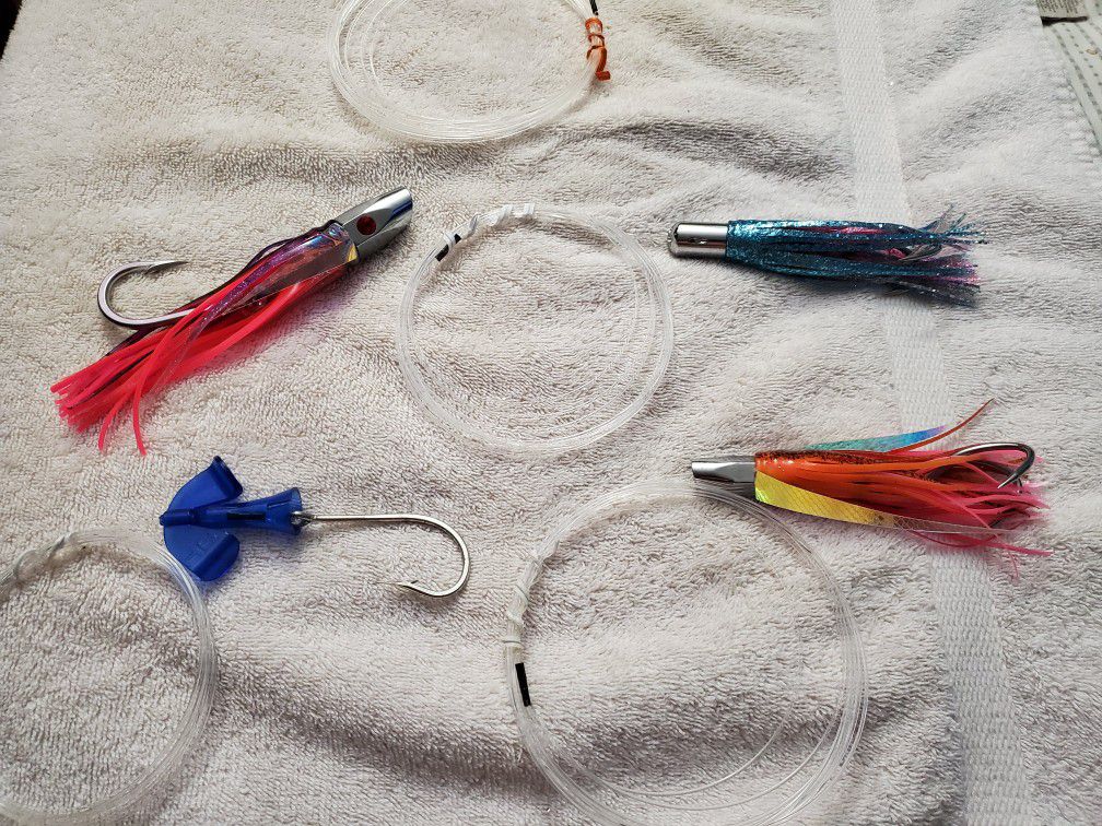 (3) Aku Lures and (1) Bait rig with hoo blade