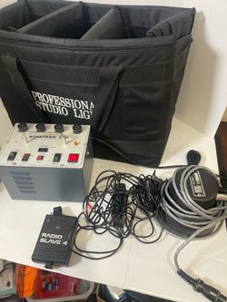 Novatron 500 Studio Lighting Kit - 2 Lights Power Supply  Case