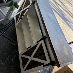 Farmhouse rustic tv stand