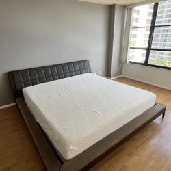 King Size Bed With Mattress And Mattress Cover 