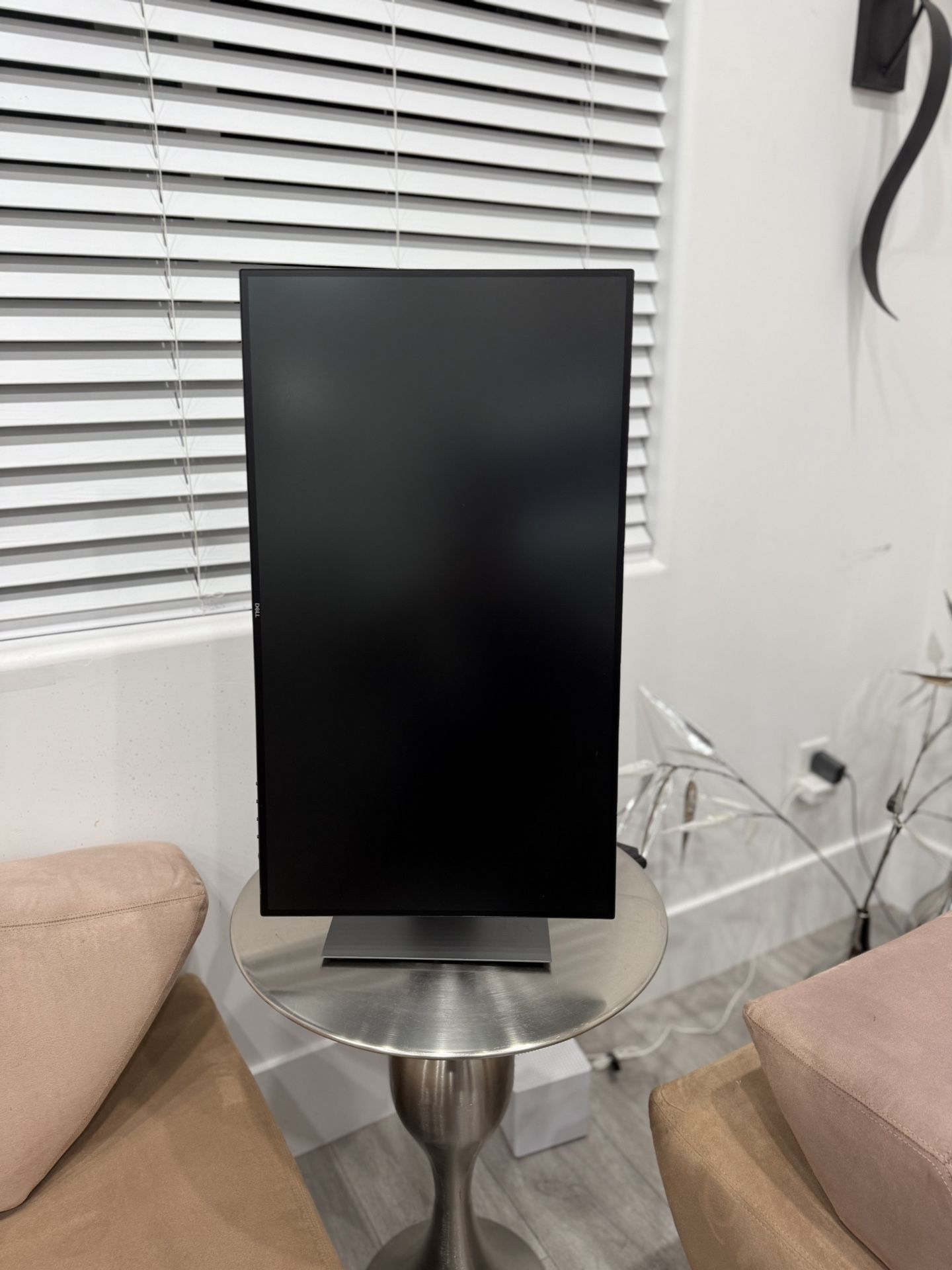 Dell UltraSharp U2719D 27" LCD WIDESCREEN Monitor - Platinum Silver W/STAND