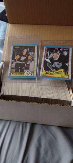 Hockey bundle.  Hockey Set Complete 89/90 O Pee Chee complete set includes Rookies Sakic Leetch, Fleury. Veterans Gretzky, Lemieux. See below