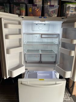 8yo Samsung Fridge - BRAND NEW Parts (Works Perfect!)