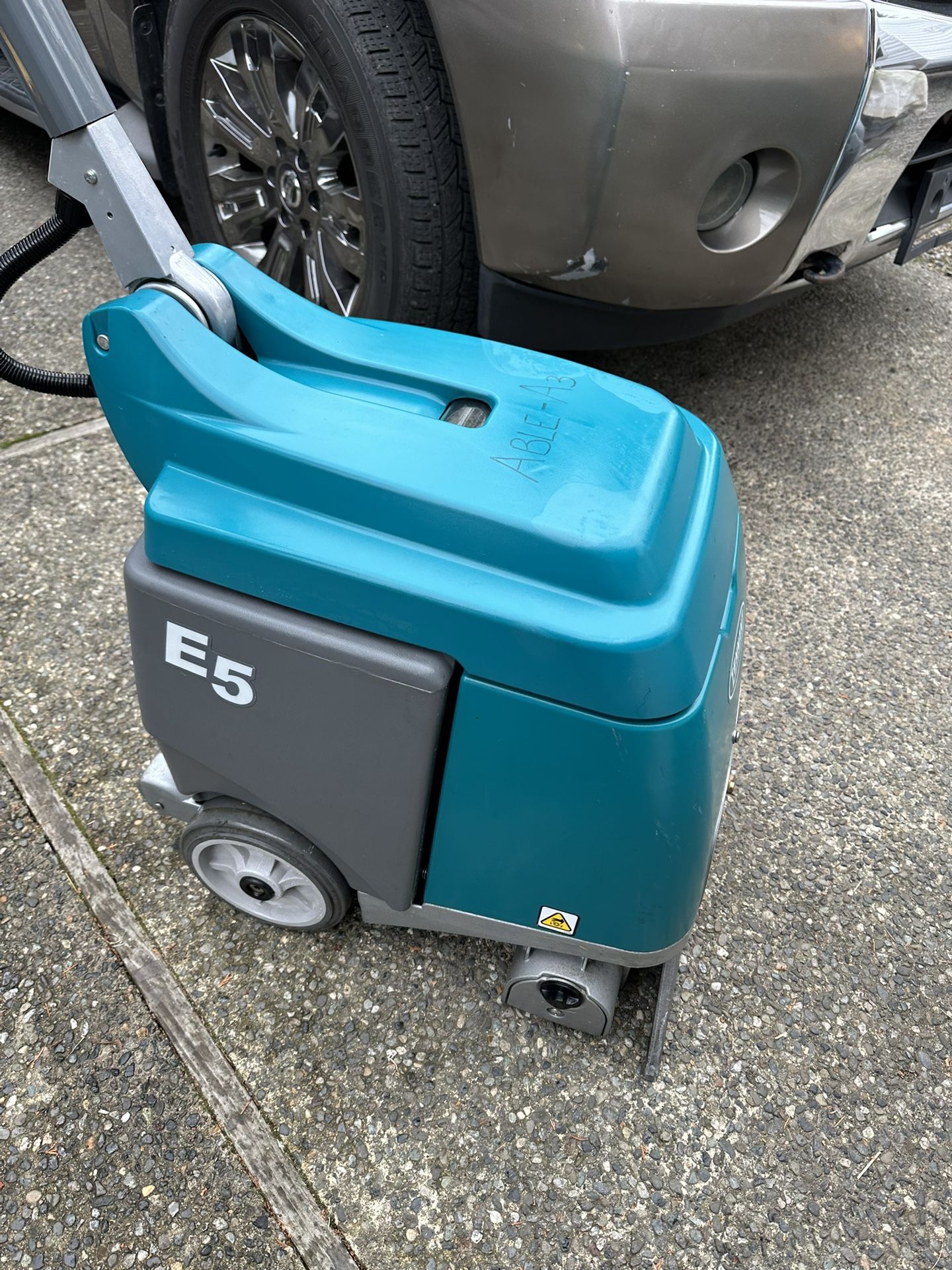 TENNANT E5, CARPET EXTRACTOR, SELF CONTAINED, 5 GALLON, 15"