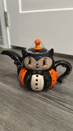 Johanna Parker Bat Teapot