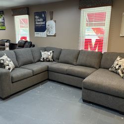 New 3pc Sectional 