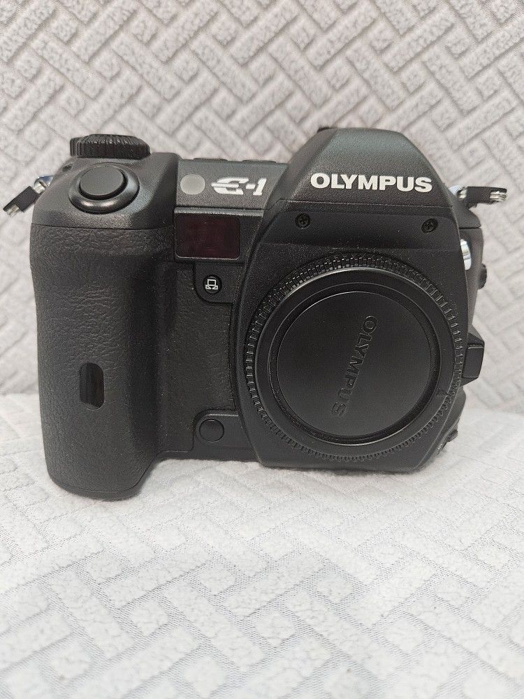 Olympus Digital Camera E-1
