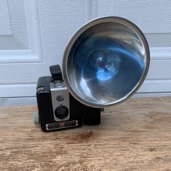VINTAGE Kodak Camera Brownie Hawkeye Flash Model UNTESTED